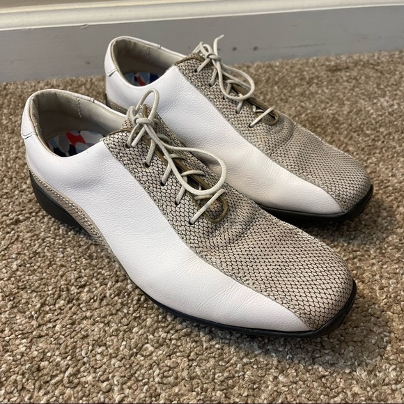 FootJoy LoPro Women's Leather Golf Shoes 97208 Snake Taupe & White Size 7.5M - Picture 3 of 9